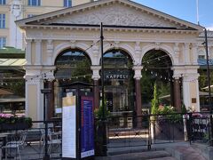 Kappeli（カッペリ）

１８６７年からの歴史を持つ、有名なカフェ。まだオープン前だ。
結局営業時間内に来ることはできなかった。