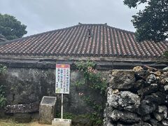 ちゅらさんのロケ地、こはぐら荘です。
いまはどなたか住んでいらっしゃるため、外から景観を楽しませていただきます。