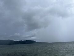 西表島近くの海は土砂降りです。