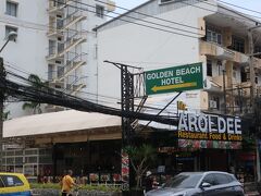 【Golden Beach Hotel】
ホテル前レストランも復活営業