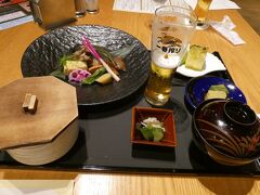 夕食はホテル1階にあるレストラン「セリーナ」。明日からしばらくの間は洋食が続きますので、和食を注文。