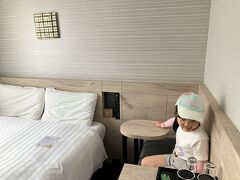 高速バスにて約４時間移動。。
名古屋到着です！

バス停から徒歩５分程のコンフォートさんに3泊4日お世話になります。
全体的に新しくてきれい、ユニットバスも広めで良かったですが、掛け布団をあけたら髪の毛一本落ちてたのが…（ ;  ; ）