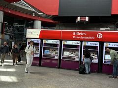 ソル駅から地下鉄でアトーチャ駅へ
1階正面の改札に入ろうとしたら、AVEは違うといわれました
