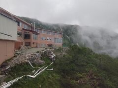 というわけで、終点に到着☆

実はここには「ホテル千畳敷」という宿があります。
天空の宿ってわけです。
ま、泊まりませんが。笑
