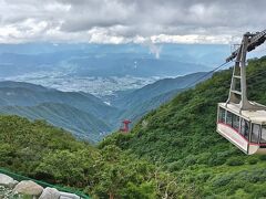 夕方になるとロープウェイで下山する人が多くはなりますが、臨時扱いでピストン輸送をするので、そこまで混雑はしていなかったです。