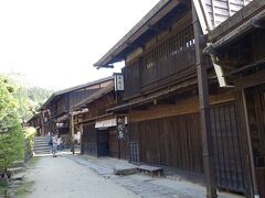　下嵯峨屋の隣は松代屋。江戸時代中期に創業した妻籠宿で最も古い旅籠で、「新日本紀行」にも登場しました。