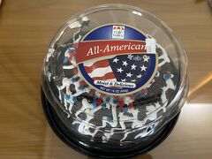 ペイレスで買ったチョコケーキです。
アメリカンサイズで、しっとりしていて美味しかったです。