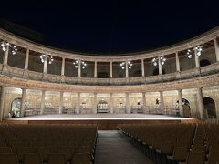 暗闇にライトアップされたカルロス5世宮殿を独り占めできるのも、夜まで滞在する余裕のあるホテルに泊まっているからこそ！
贅沢な非日常体験を堪能して2日目も終了です:)