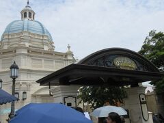 やっとソアリンの建物が見えてきた。