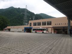 土合駅から20分ほどで谷川岳ベースプラザに到着
ロープウェイはこちらから
レストランもありますが､まだオープンしてませんでした