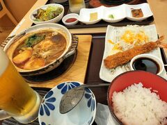 無事名古屋に帰ってきました。
プライオリティパスを利用して、初めて風の湯に入ってみました。
お風呂からは飛行機が見えます。
こちらは私が頼んだ味噌煮込みとエビフライセット。