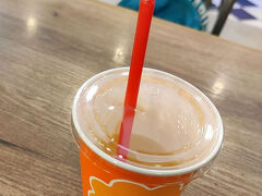 　駅内のミスドで休憩。