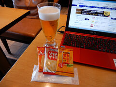 バス移動で新千歳空港へ
JALラウンジへ
今は無き個包装のおつまみ