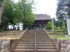 そして妙宣寺へ。
こちらは日蓮上人ゆかりの地です。
佐渡配流の日蓮上人に仕え熱心な法華経信者となった遠藤為盛（阿佛房日得上人）。1278年に妻の千日尼と共に自宅を寺として開いたのが始まりと伝わるお寺です。