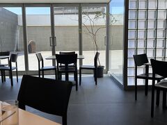 暑さに耐えかねて
ミュージアムカフェで一休み

カフェミモカ
