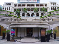 1994年には香港の建築物文化遺産にも認定されています。中央メインの建物は5つ星ホテル「Hullett House」として営業し、かつて厩舎として使用されていた別棟はレストランになり、旧九龍消防局と寄宿舎はショップとして、時計塔は展示場になっています。