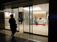 羽田空港へ。今回も4travelのWiFiを借りたけど、今までは到着階でしか受け取れなかったのに、出発階で受け取れるようになってそれで申し込んだのを忘れていて、ちょっと手こずりました。
