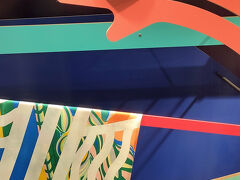 エルメスのウインドウには鳩がいます。前の晩に澳門の「佛笑樓餐廳」で鳩のローストを食べたばかりなので心が痛みます。