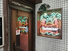 ビルの1階にあるここ