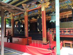 国宝となっている御社殿は、徳川家康を祀る霊廟として1617年の創建。