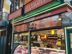 スープだけでは足りず、中央市場でウインナーのグリルを食べました。