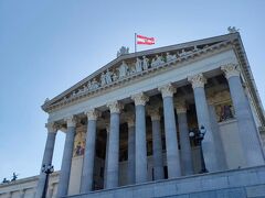 国会議事堂。ギリシャの神殿を思わせるような建築。とても斬新！