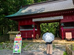 随神門、この門のうちに入ると出羽三山の神域になる。