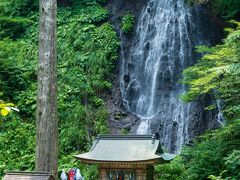橋から見た須賀の滝。