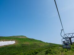 リフト山頂駅が近づくと景色が開ける。