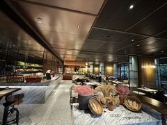 では、朝食を頂きに行きましょう。
今日も昨日と同じ「Pinto」へ。

7:00頃行ったら空いていました。
