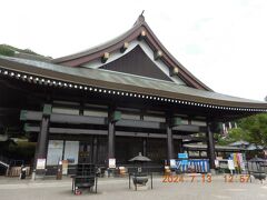 本殿にお参り。これからの旅の無事を祈ります。