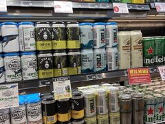 と、横断歩道を一回渡って、ホテル向かいのABCストアへ。