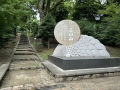 茶臼山：
大阪冬の陣では徳川家康が、大阪夏の陣では真田幸村が陣を布いた場所