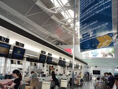 7時前に到着。WEBチェックイン
でも並びます。
手続は比較的スムーズ。