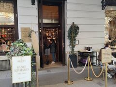コールマルクトを歩きます。デメル発見！