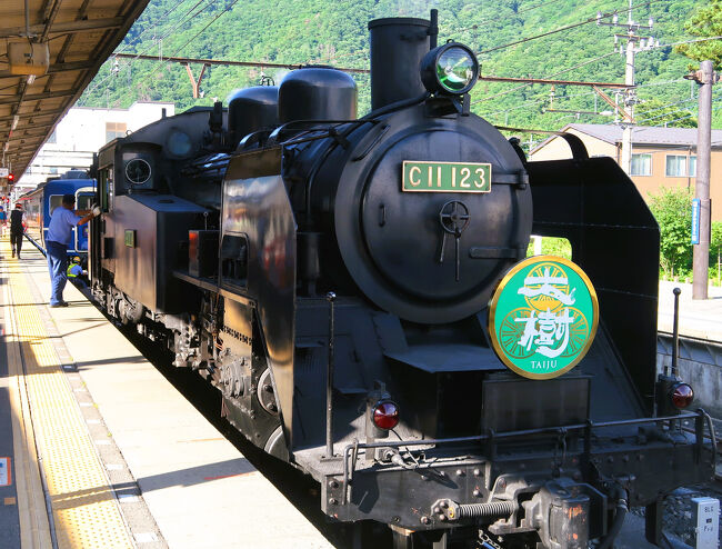 SL大樹 鬼怒川温泉駅で連結作業 機関車＋客車 ☆1947年製造