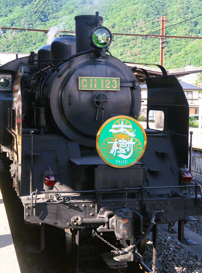 SL大樹 鬼怒川温泉駅で連結作業 機関車＋客車 ☆1947年製造