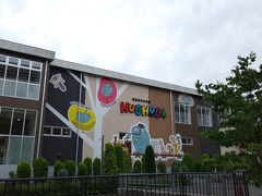 京王れーるらんどに行く前にハグハグへ。こちらはアスレチックなどがある遊び場です。暑い日や雨天時などにも大活躍の施設ですね。この日はこの中にあるカフェでご飯をたべました。京王れーるらんどには食べるところがないのでね。