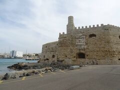 最初の建物は9世紀頃に築かれ、その後地震や侵略で何度も破壊されては修復され、現在の要塞は名前の通りヴェネチア共和国により統治されていた16世紀初頭に建造されたもの。