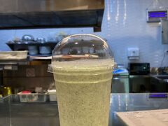 〆のスイーツはドラゴンフルーツスムージー。
こちらのお店ではカードが使えました。
ルアンパバーン１日目、おしまい。