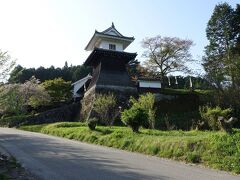 　その先に岩村城の太鼓楼と藩主邸跡。