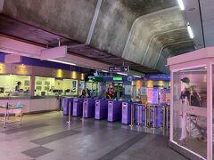 なんやかんやでアソーク駅に到着しました。