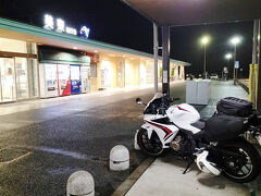 22時半頃まで休み23時30分に自宅を出発、途中小谷SAで10分ほど休憩し2時40分頃美東SAに到着しました。
山口南IC付近から濡れるほどではないものの、小雨がパラパラとし始めました。到着後雨雲レーダーを見てみるとかなり濃い雨雲が近付いてきているようなので濃い雨雲が通過するまで休憩します。