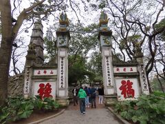 17:37
壁画の代わりに、タンロン水上人形劇場の近くにあるゴックソン祠（玉山祠）を少し見ることにしました。

ゴックソン祠
入場料　VND 50,000