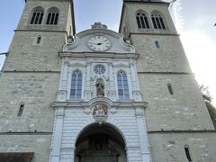 「ホーフ教会」（無料）

「ライオン記念碑」からすぐのところにある「ホーフ教会」へきました。この塔があるのでわかりやすいです。