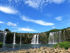 東洋のナイヤガラとも呼ばれている原尻の滝です。ここ原尻の滝の他に、鹿児島県にある曽木の滝、群馬県にある吹割の滝と日本には東洋のナイアガラと呼ばれている滝が三つあるようです。
