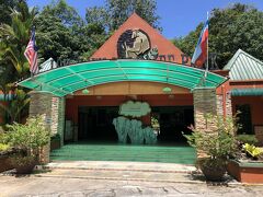 ホテルスタッフに3時間のタクシーチャーターを頼み、ロッカウィ動物園に行きます。

郊外でGrabも捕まらない所らしいので、帰りの足は必ず確保した方が良いです。
（そりゃ捕まらないだろうな、、、って感じの山の中にありました）
