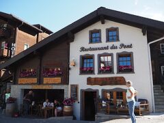 ＜Du Pont＞
明るいけどホテルに戻る前に夕食にしましょう（一度戻ると出るのが嫌になるしね）