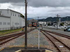 14時8分、甘木鉄道 甘木駅着。
凡そ30分ぐらいでしょうか・・・。終点甘木駅に到着。ホームの先には車両基地がありました。
こちらも基山駅同様、天気は優れませんね・・・。