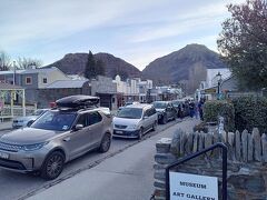 かつてゴールドラッシュに湧いた街、アロータウンに少し立ち寄り。昔ながらの建物が並ぶ。トイレ休憩含め30分程度だったので、博物館などは見れず。
